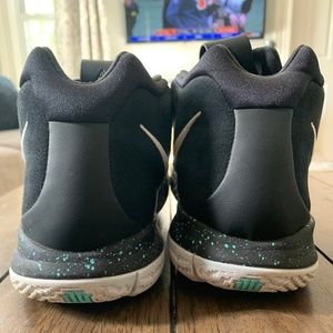Nike Kyrie 4 Size 12